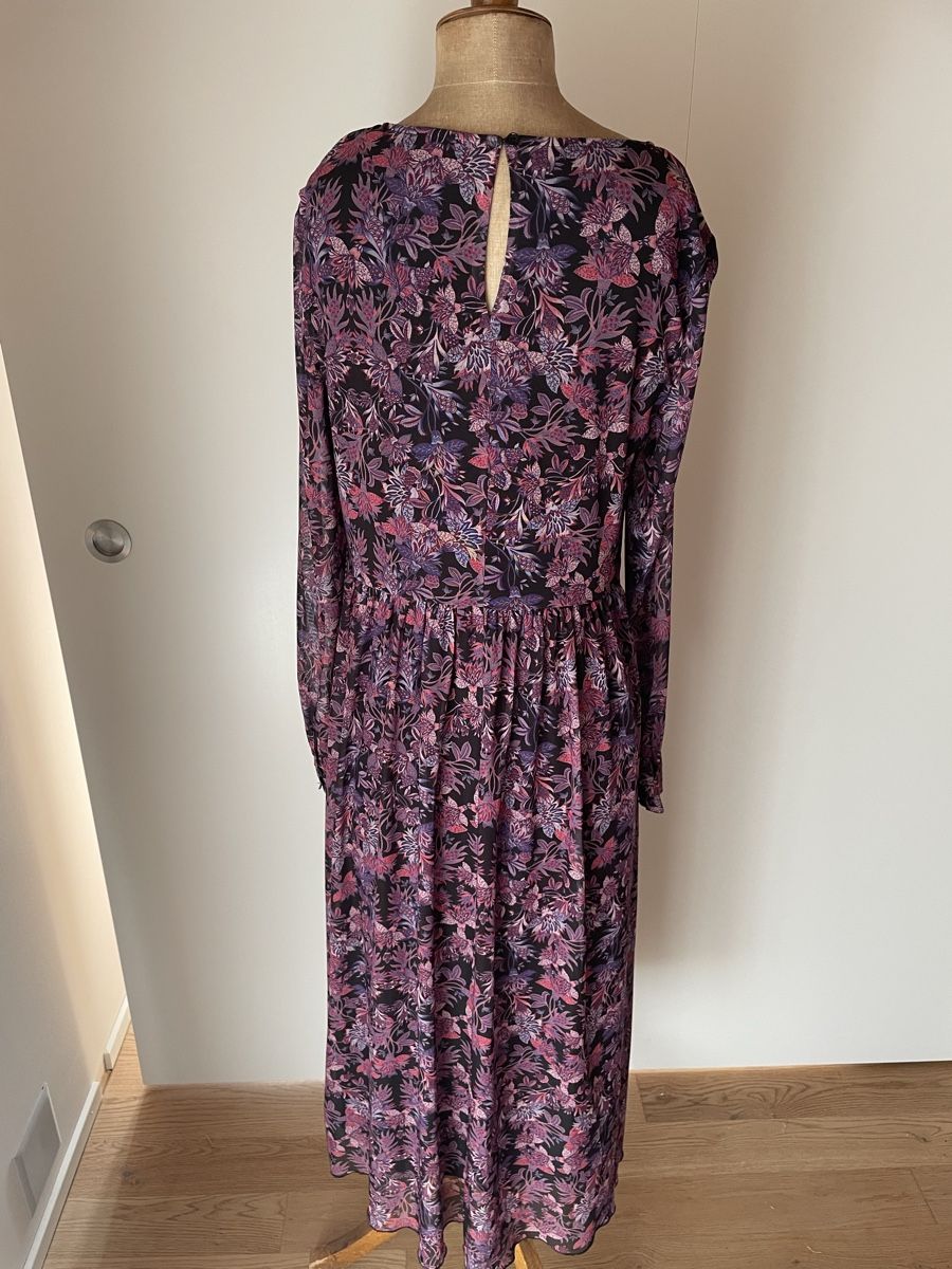 Kleider: Leichtes Langarmkleid mit Blumenmuster , Grösse M neuwertig – Gebraucht aus Oberwil BL von another-day-of-sun 2