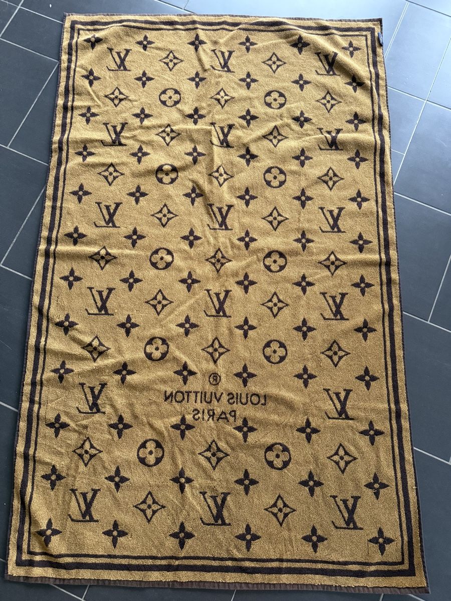 Teli da bagno: Louis Vuitton Strandtuch, monogram, inkl. Box, neuwertig – Usato da Winterthur venduto da Mhaselnuessli 1