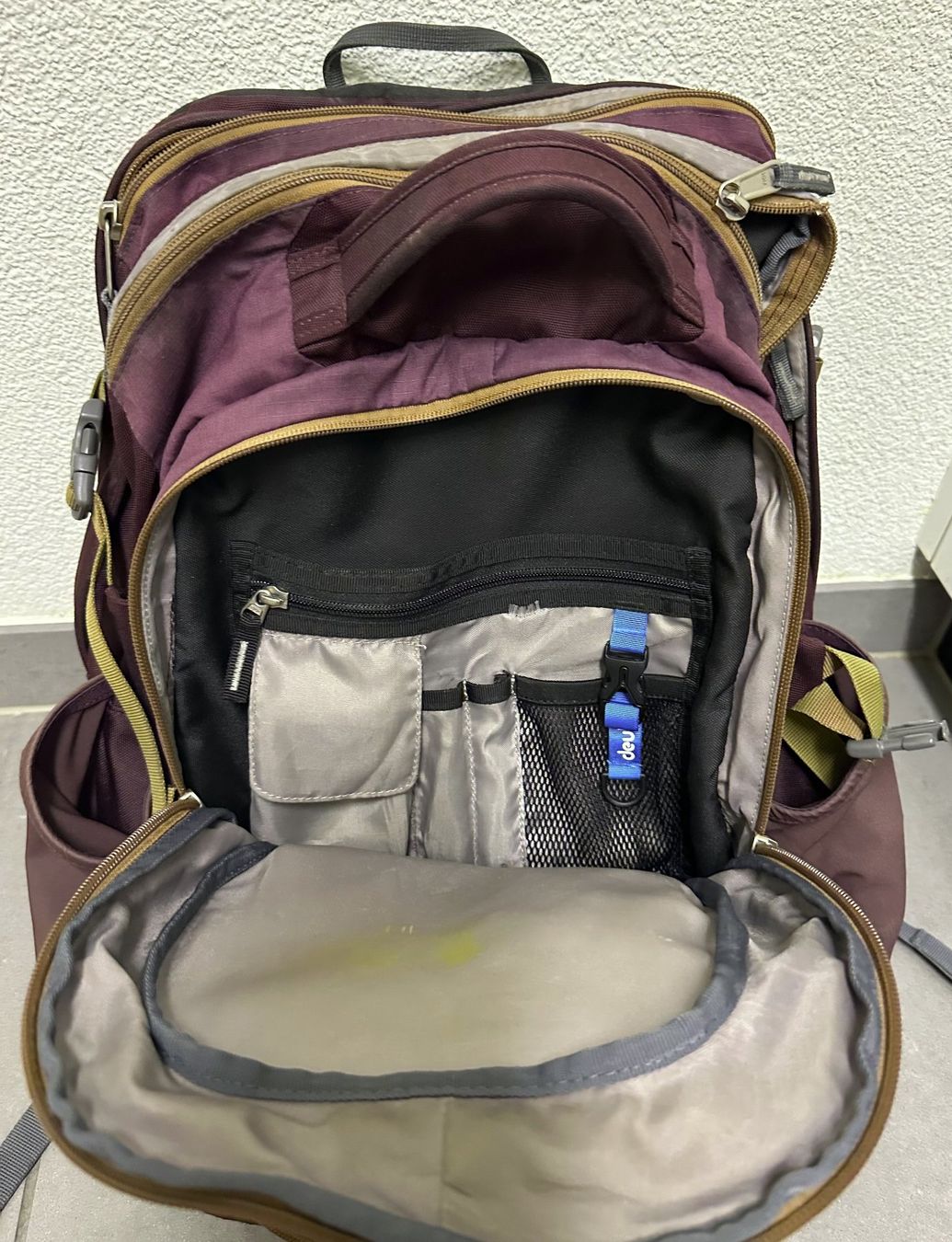 Deuter Zaini: Deuter Gigant 34 Liter mit Teildefekt – Difettoso da Zürich venduto da tedmaster 1