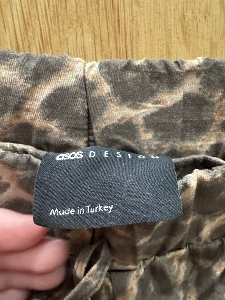Asos Pantaloni: Stoffhose mit Leopardenmuster  – Usato da Zürich venduto da kat_ww7d 2