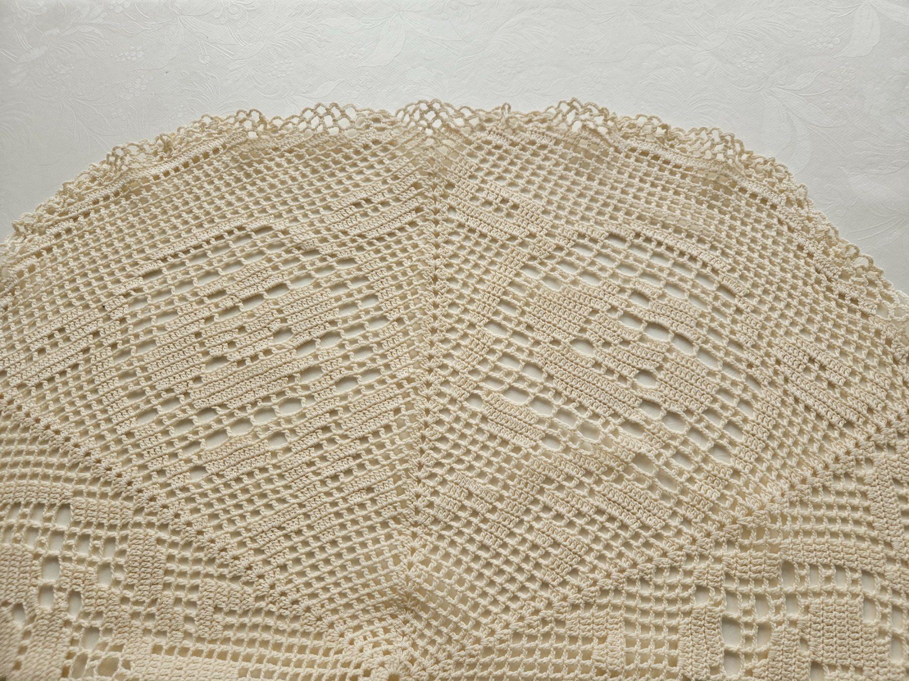 Altra biancheria da tavola: Spitzendeckchen Spitzendeckeli Tischdecke 68cm Shabby Chic – Usato da Gossau ZH venduto da LeoniesDeko 3