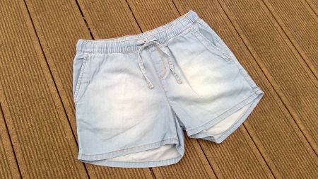 Short bleu jeans C&A, taille 38 (élastique + laçage), NEUF