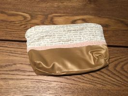 Goldenes Necessaire mit Reissverschluss, neuwertig