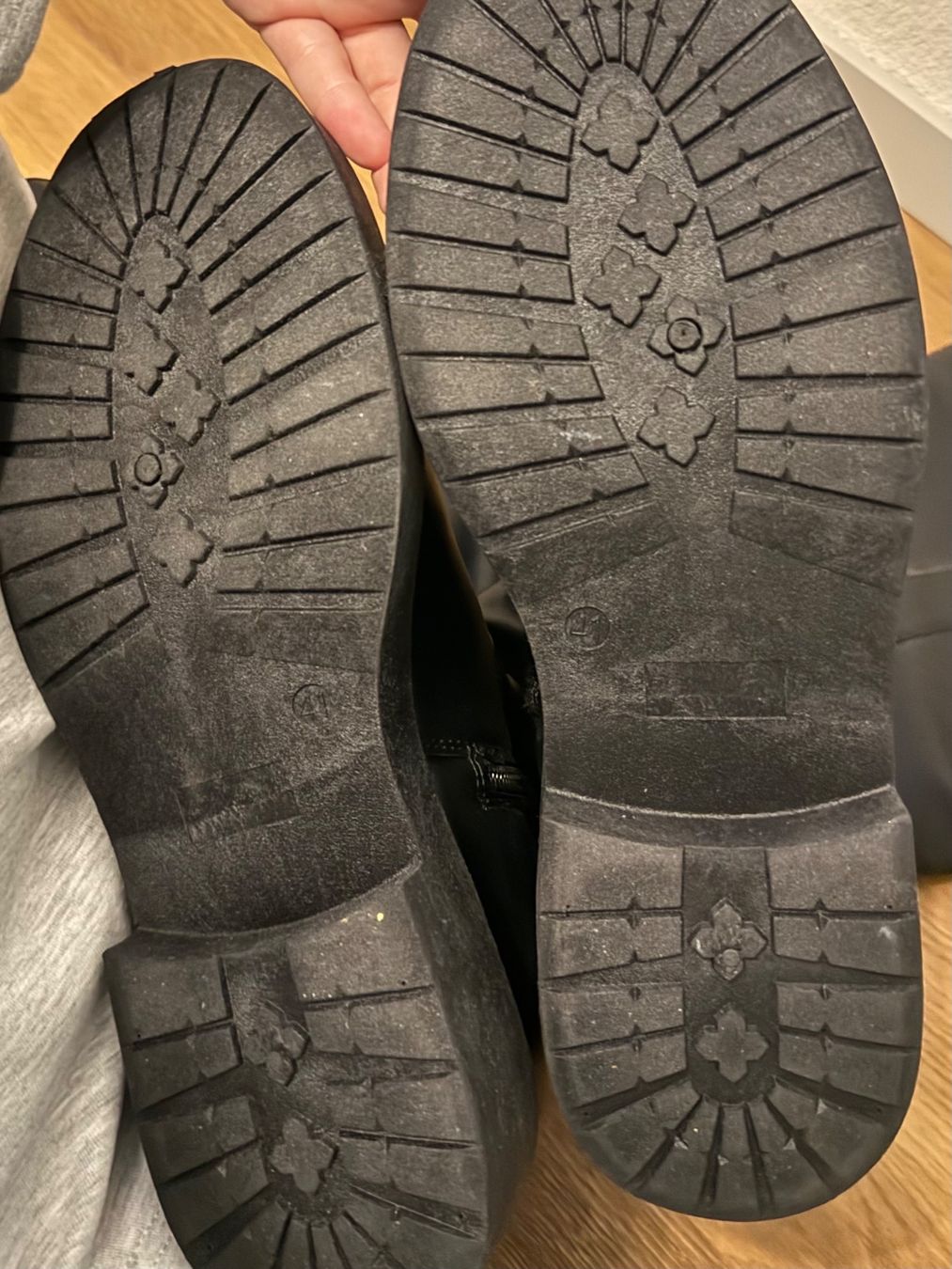 Damenschuhe: Damen Stiefel schwarz 41 – Gebraucht aus Schönenwerd von Jasmiiiiiiii0 2