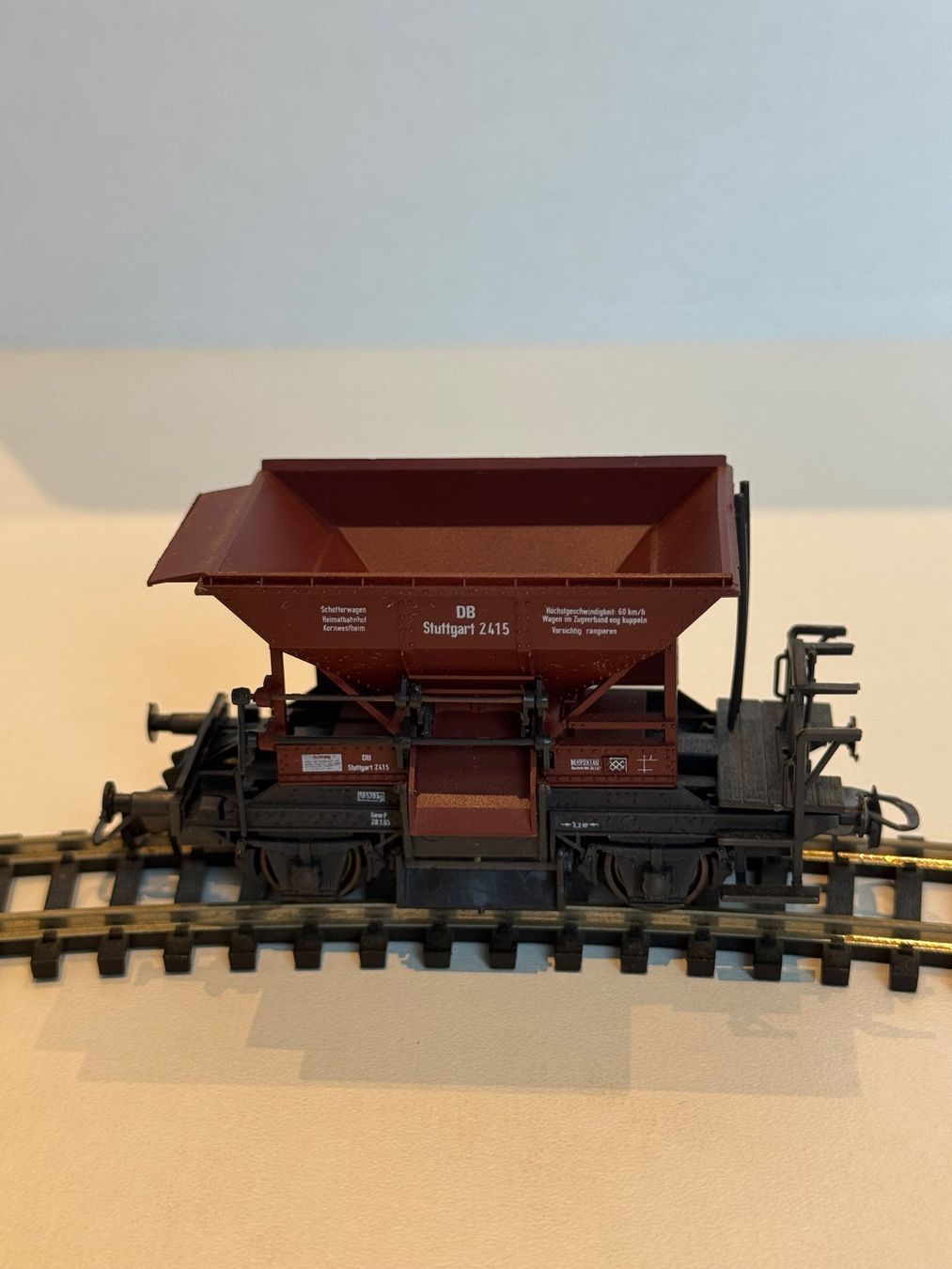 Roco Modelleisenbahnen: Roco Schüttgutwagen DB 4334 A – Gebraucht aus Brunnen von Useattle