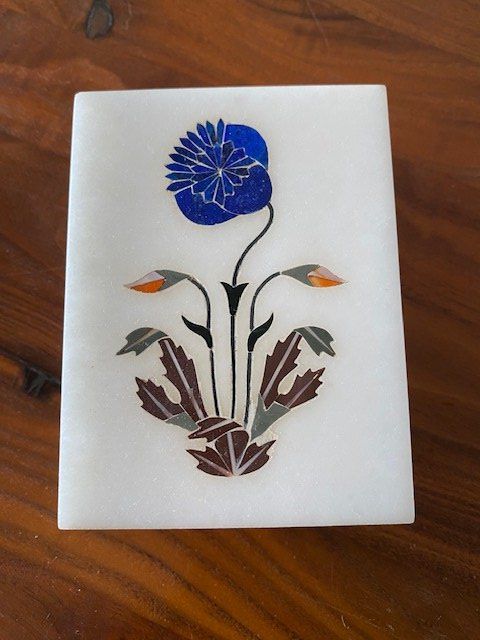 Alle Dekorationen: Schmuckdose Marmor mit Kornblume Inlay – Gebraucht aus Edlibach von Arnoldotto