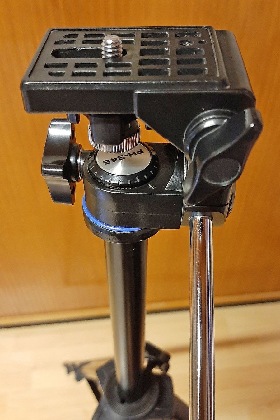 Treppiedi & Teste: Kleines Foto-Stativ – Usato da Bazenheid venduto da ewu_zy2h 3
