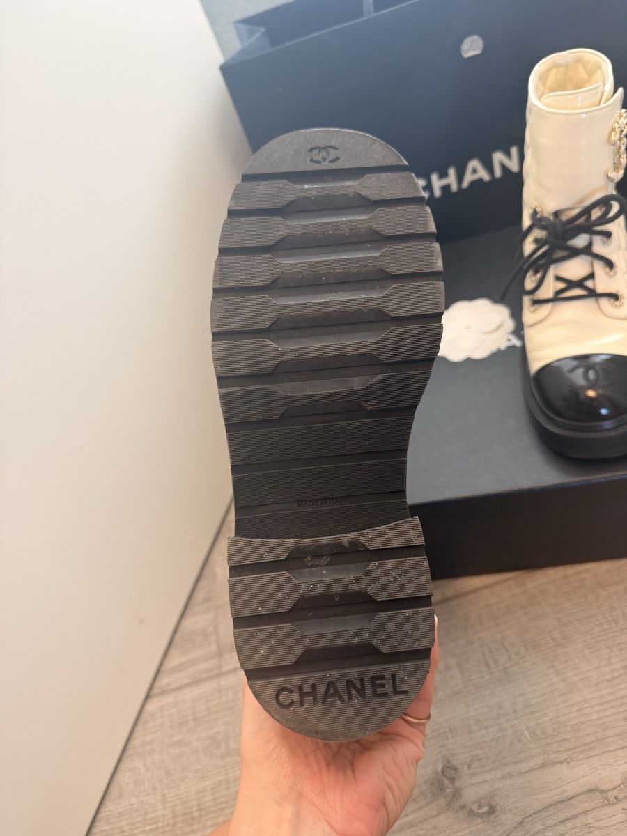 Chanel Chaussures femmes: Chanel Stiefelette  – D'occasion à Pratteln par Samantha... 5