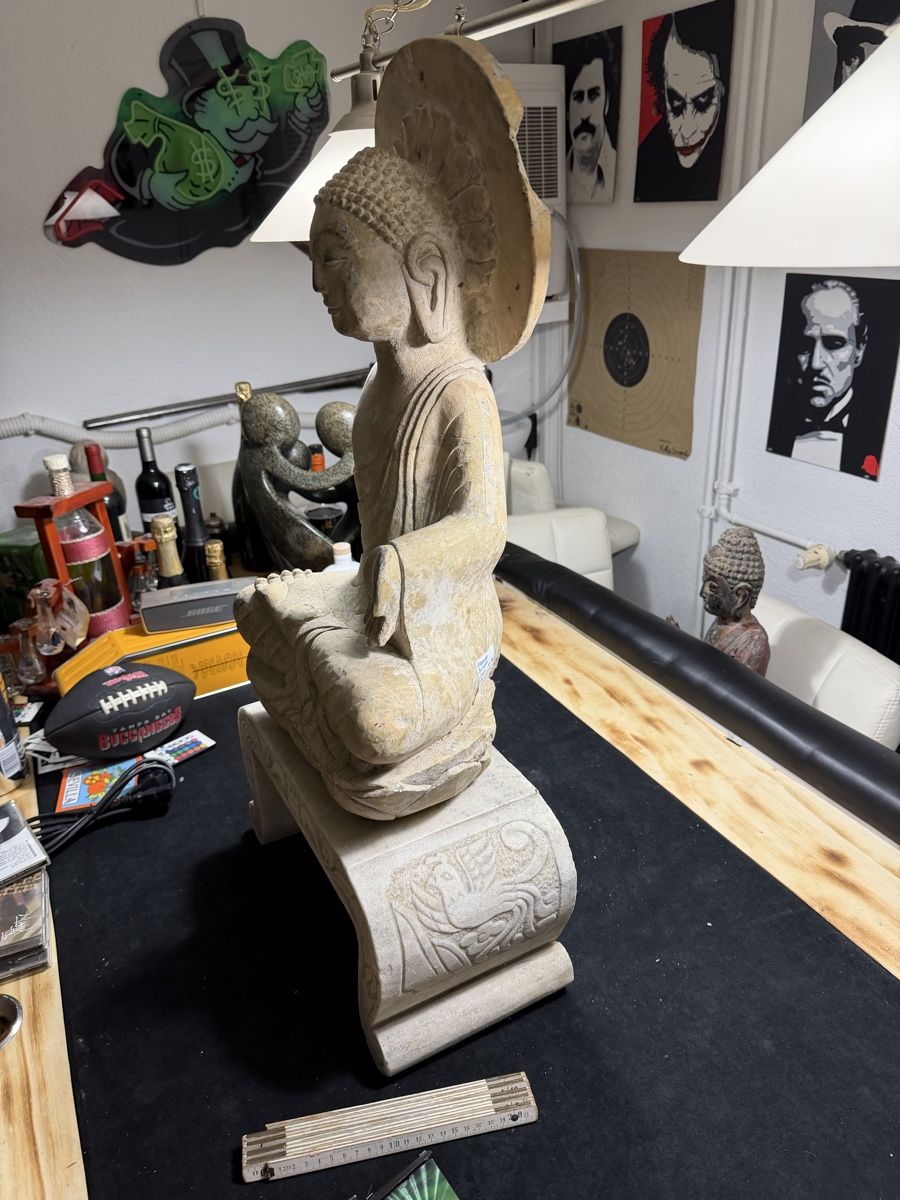 Sculture & Statue: Stein Buddha mit Marmor Podest 18. Jh – Usato da Wettingen venduto da NickInc 2