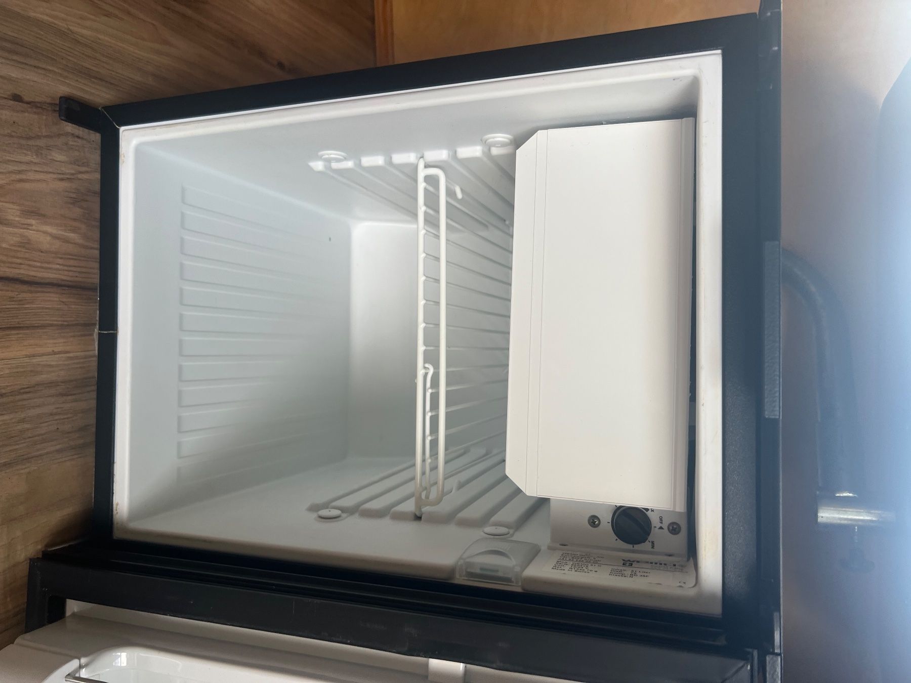 Réfrigérateurs et refroidissement: Camping Wemo Kopressor-Kühlschrank 12 v – D'occasion à Kriegstetten par Segelboot3 4