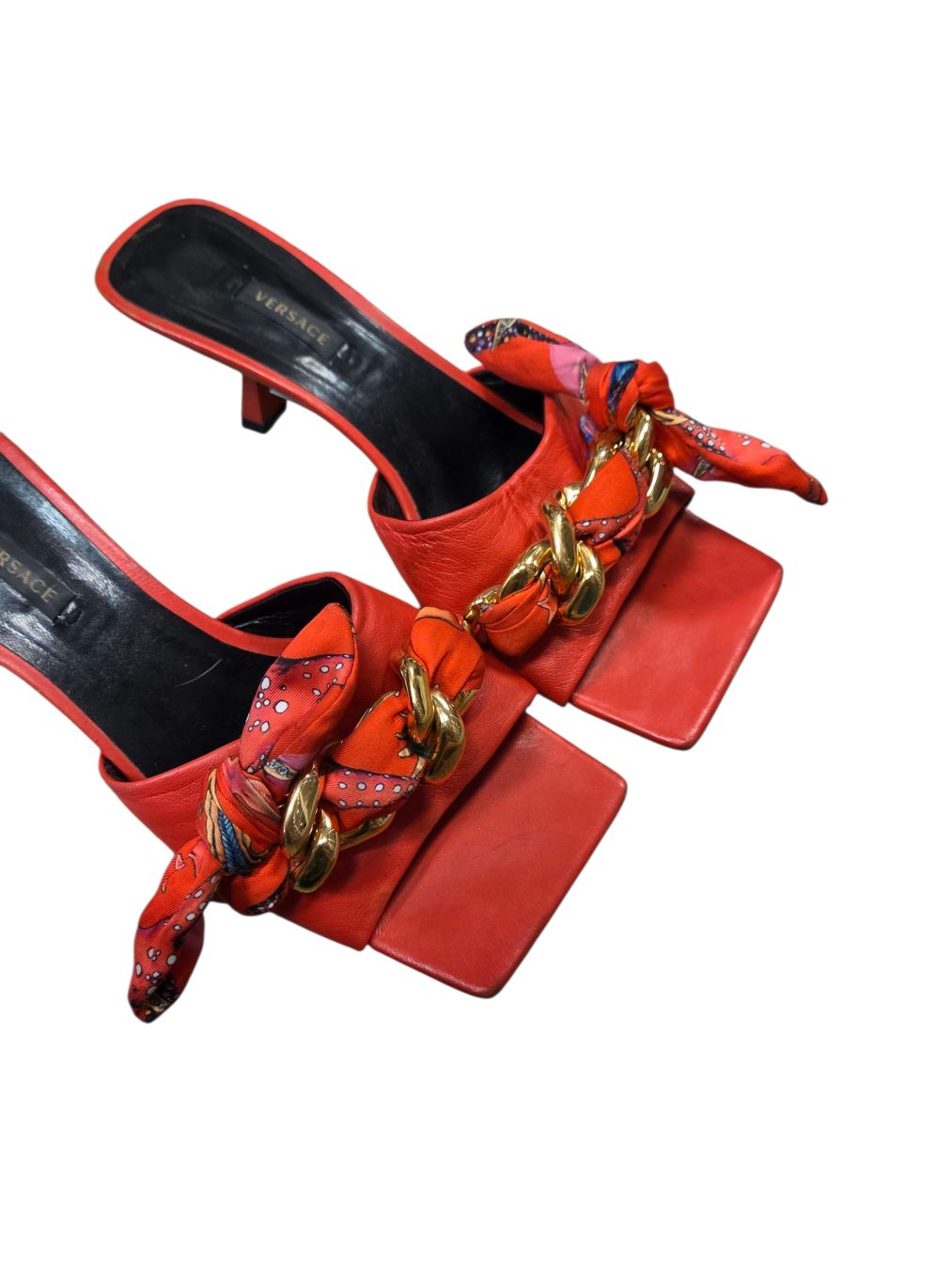 Versace Scarpe da donna: Versace Red Leather Chain Detail Mules – Usato da Zürich venduto da finesse.shop 2