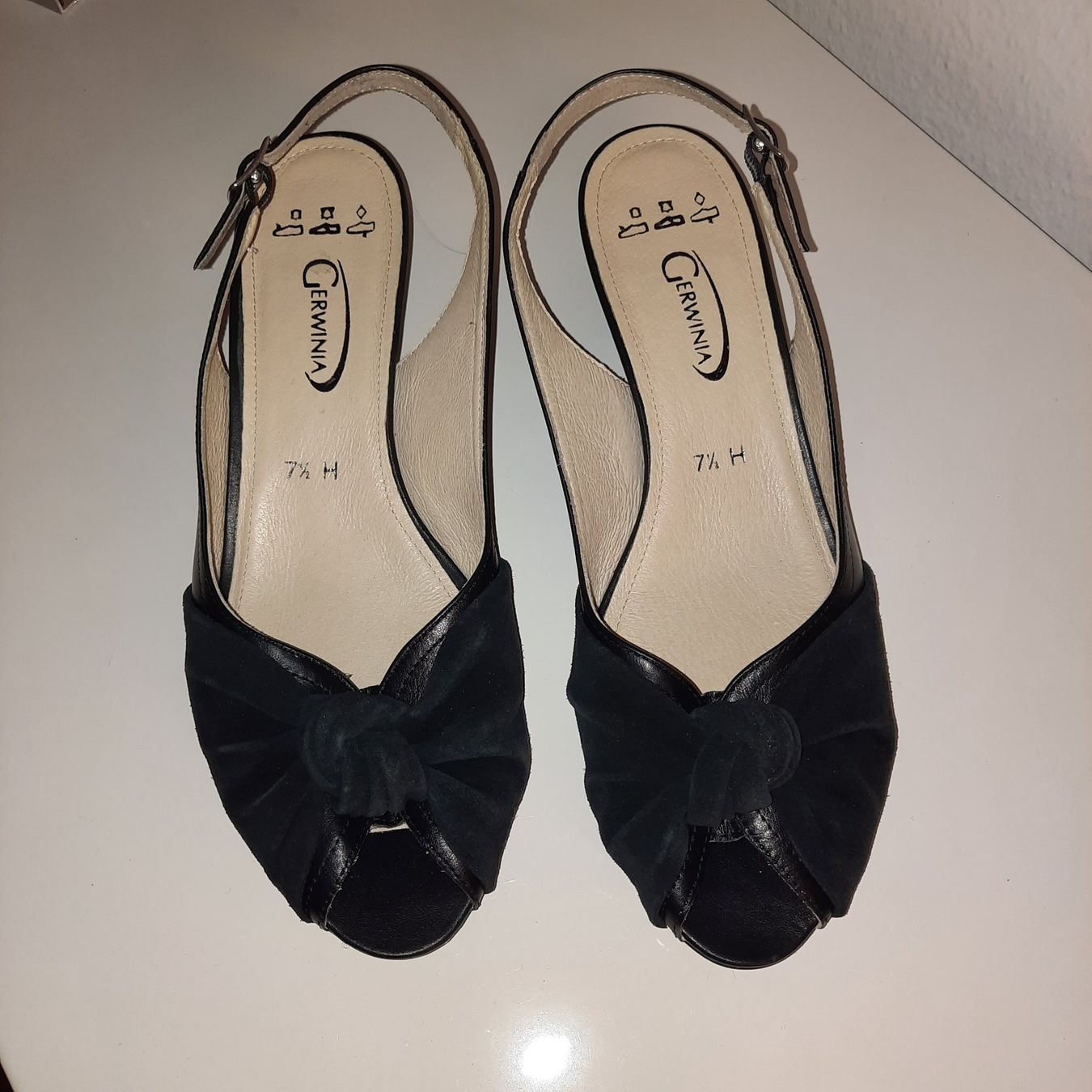 Scarpe da donna: Slingpumps schwarz, Grösse 7 1/2 H, neu – Nuovo (secondo la descrizione) da Greifensee venduto da Snowtime