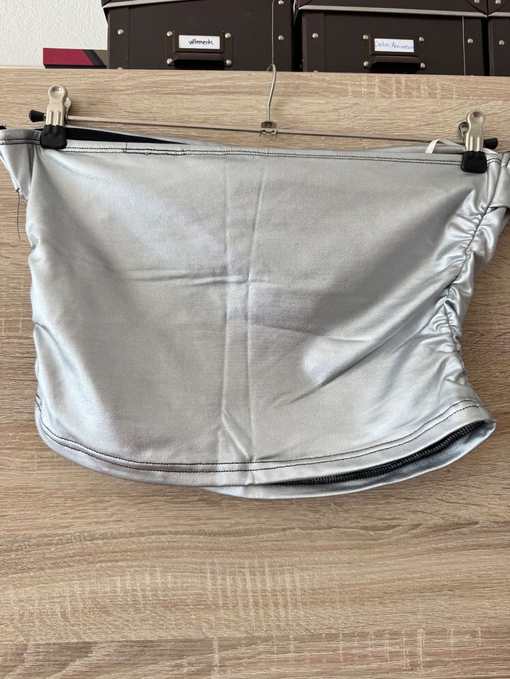 Top: Crop top argenté – Usato da Montreux venduto da iza_peche8 1