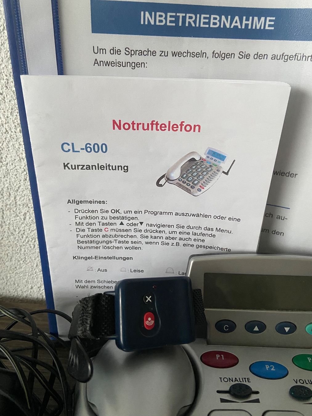 Telefoni: Notruftelefon CL-600 mit Armband – Usato da Oeschgen venduto da Gini2006 1