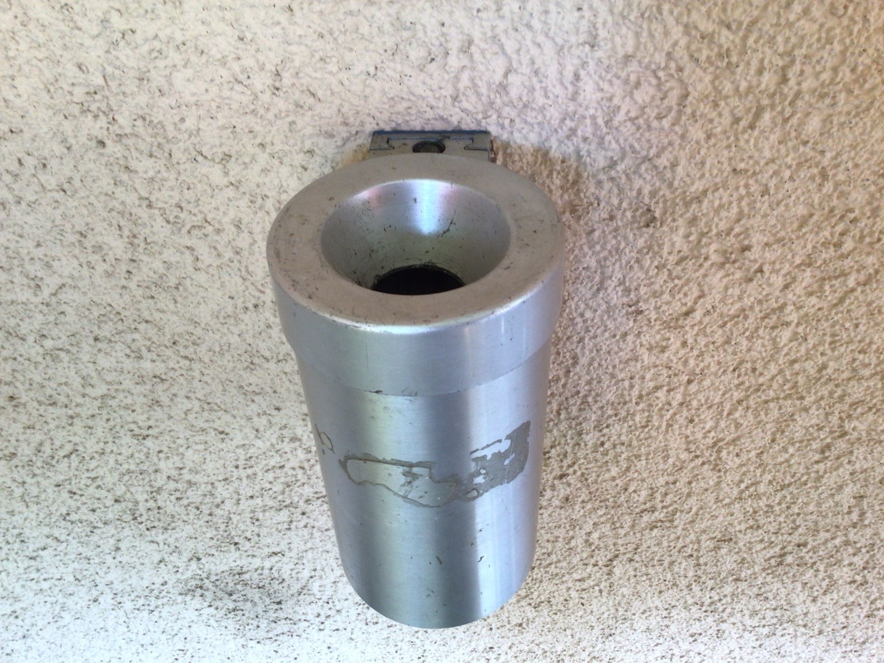 Portacenere: Wandaschenbecher Aluminium abschliessbar – Usato da Brugg AG venduto da Rutenzug 1