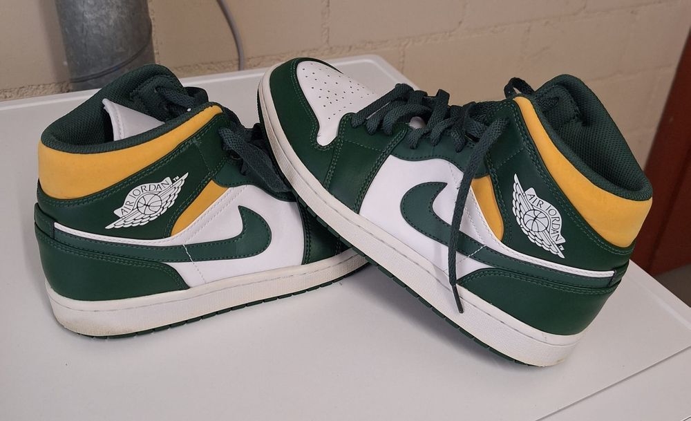 Jordan Chaussures hommes: Nike Air Jordan 1 Mid – D'occasion à Kreuzlingen par M.M.1962 1