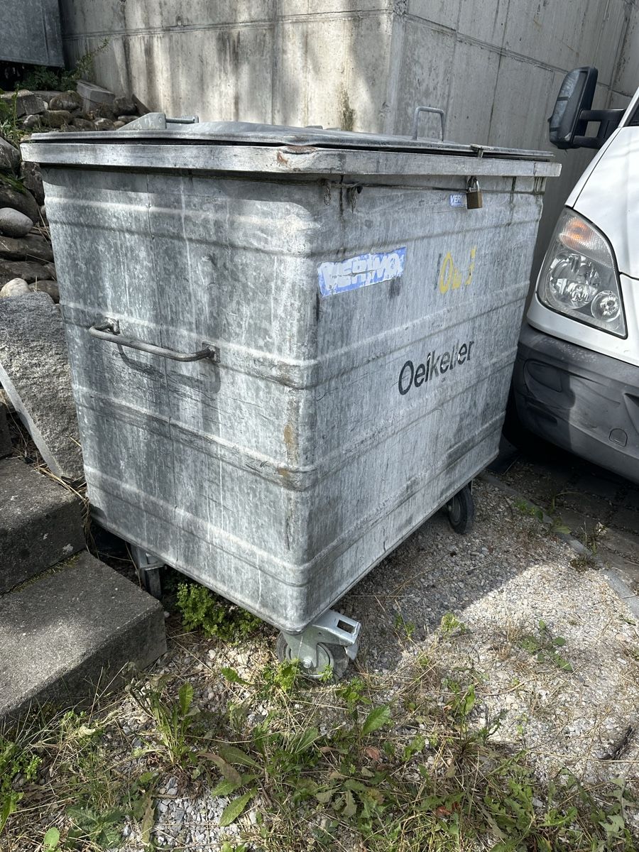 Eléments de bureau: Abfallconteiner – D'occasion à Bronschhofen par MS963