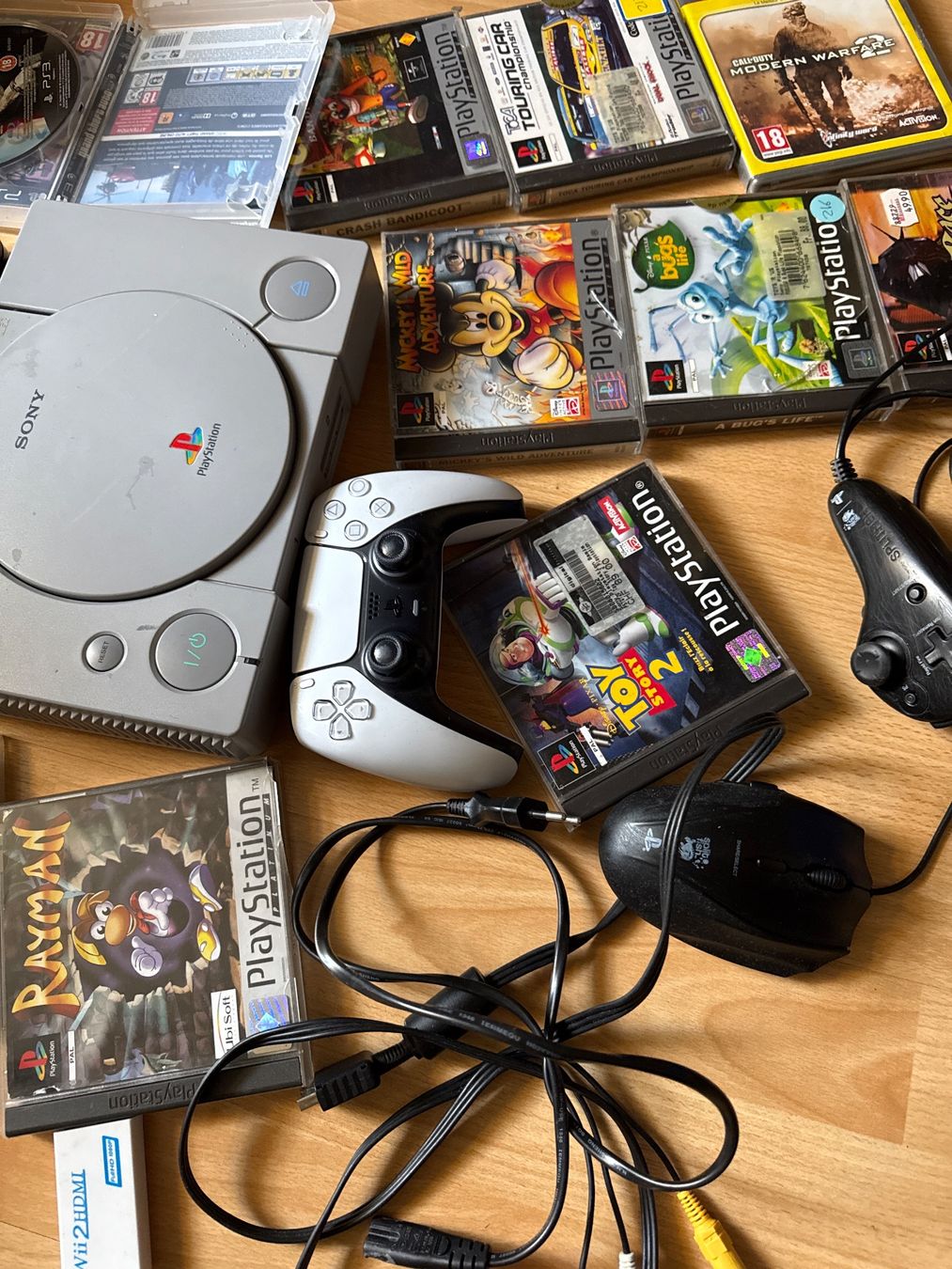 Sony Consoles: Console ps1 plus jeux et autres – D'occasion à St imier par sav_bjf9 6
