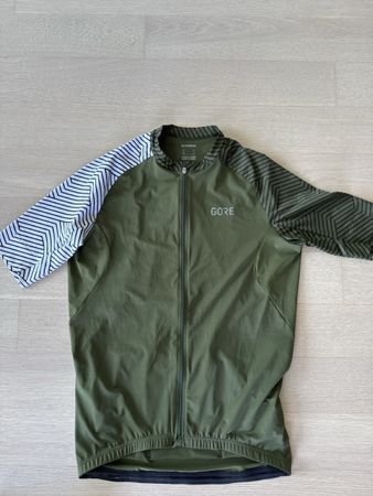 Gorewear bike top - size M - unworn