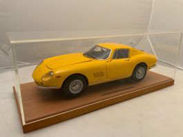 FERRARI 275 GTB/4 im Massstab 1:14