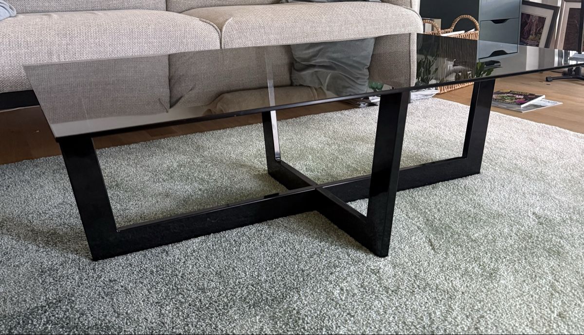 Tavoli: Moderner Couchtisch aus schwarzem Glas – Nuovo (secondo la descrizione) da Zürich venduto da Daria_Step 1