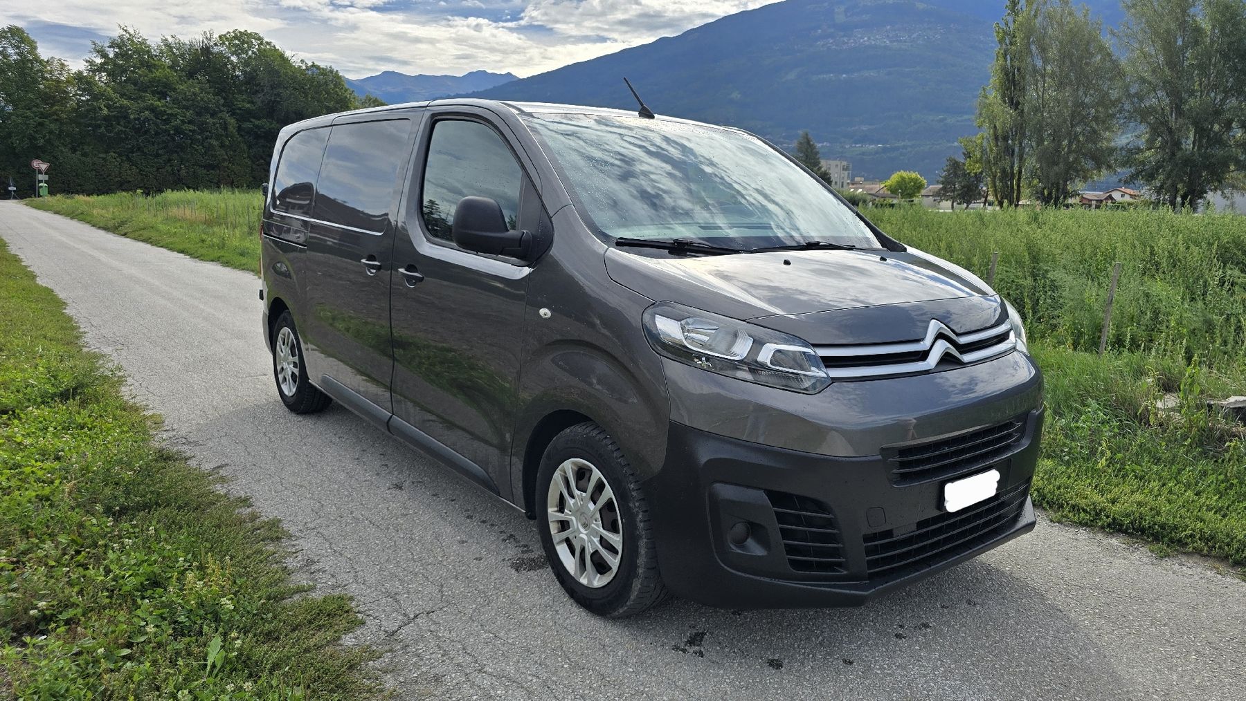 Citroën Veicoli commerciali: Citroën Jumpy 2.0HDi taille M partiellement aménagé – Usato da Grimisuat venduto da mar_pq7y 5