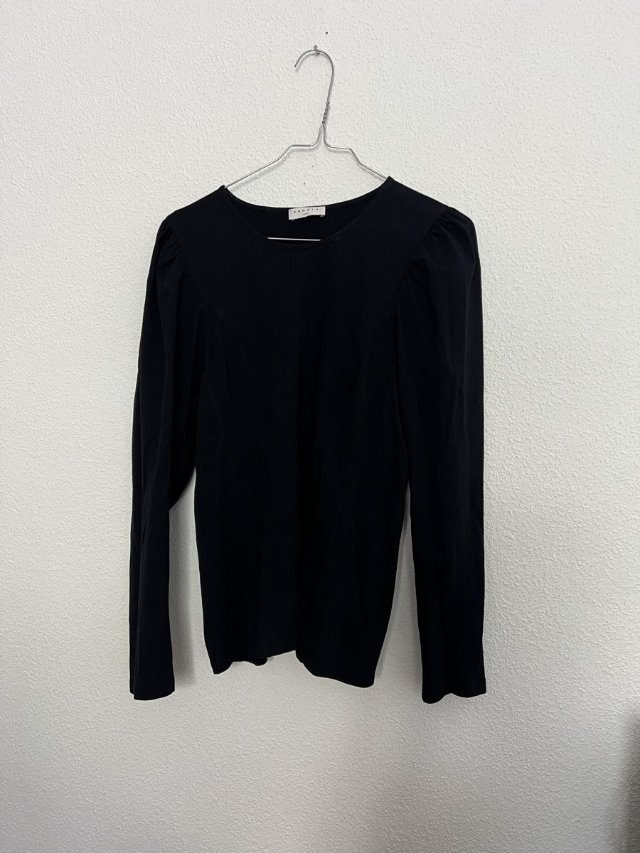 Sandro Tops: Pull Sandro noir, manches bouffantes, taille 3 – D'occasion à Montreux par ZeAe