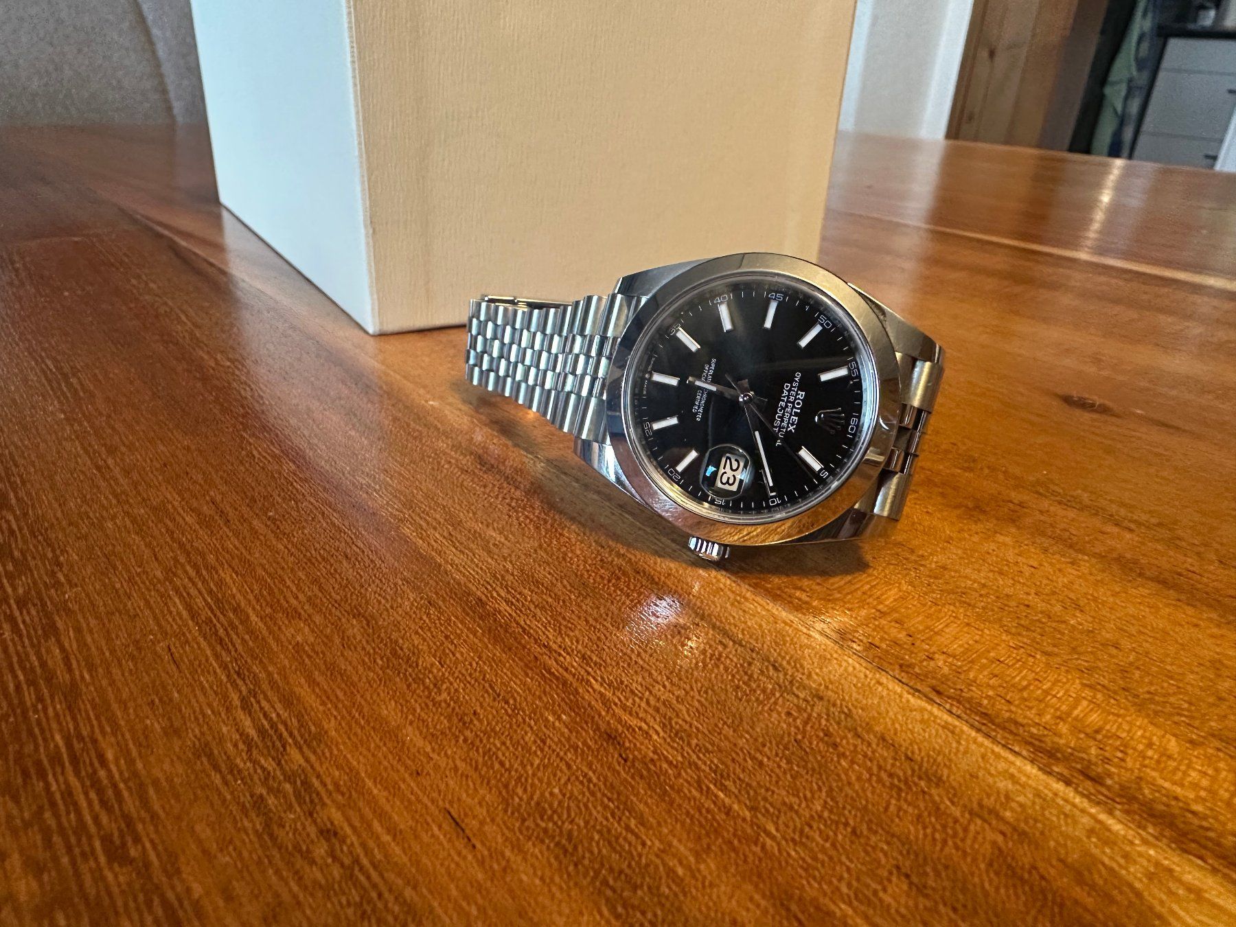 Rolex Orologi: Rolex Datejust 41 Ref. 126300 Black Dial Jubilee Full Set – Usato da Morschach venduto da WizzaRde 4