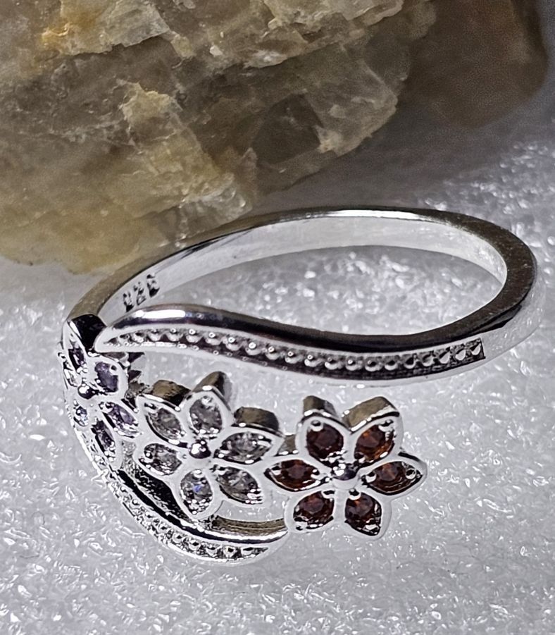 Anelli: Stilvoller Ring mit Zirkonia, 925 versilbert Gr. 8 – Nuovo (secondo la descrizione) da Grenchen venduto da dar_6d52 1