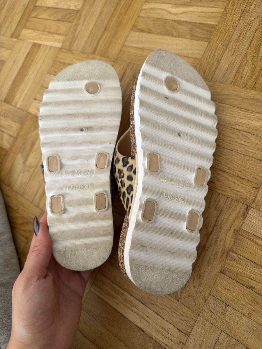Scarpe da donna: Tongs léopard Mitsuko  – Usato da Le Locle venduto da Mayd_h 2