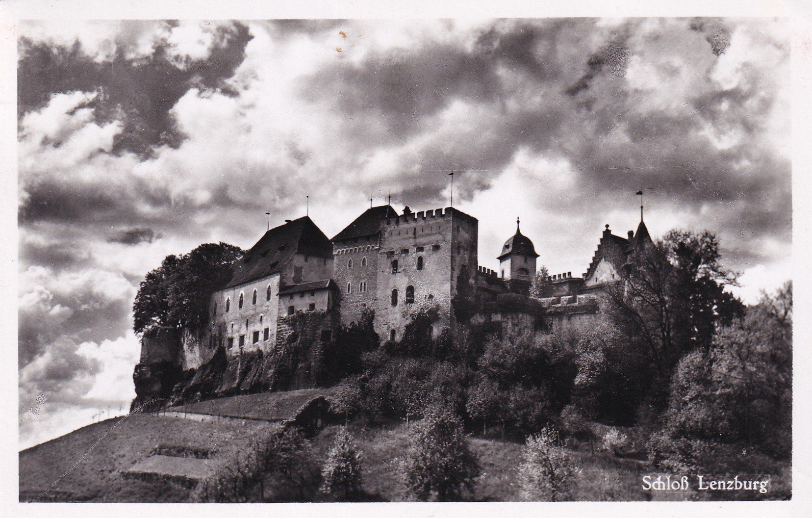 Cartoline postali: Schloss Lenzburg 1945 – Usato da Cormoret venduto da Pascalll2001