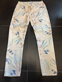 sehr bequeme Sommerhose mit Blumen 40/L