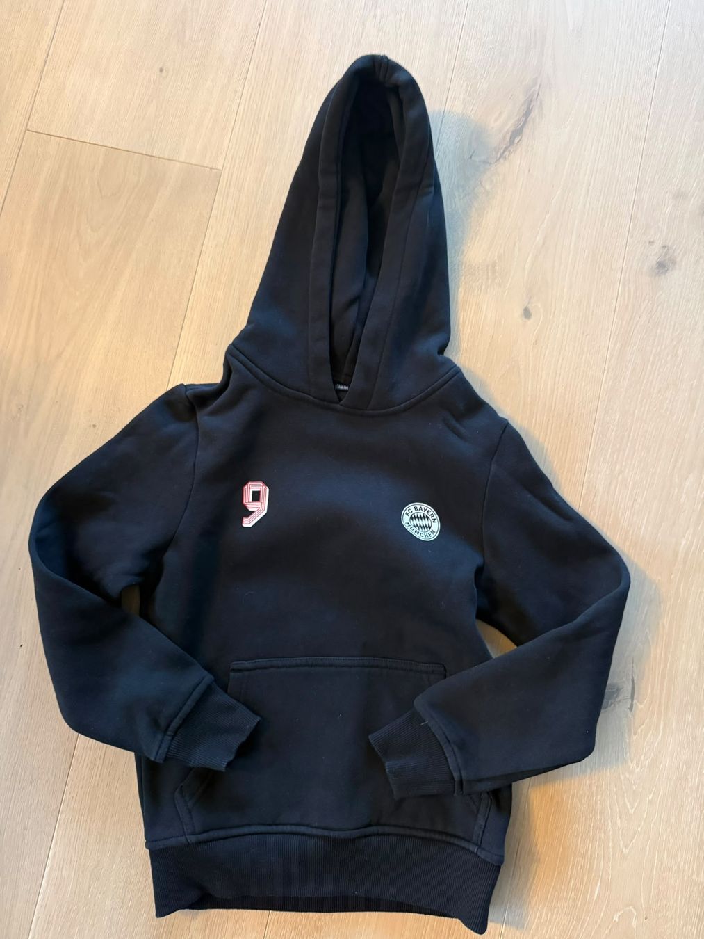 Maglioni & Felpe: FC Bayern Pulli Hoody 134/140 – Nuovo (secondo la descrizione) da Kilchberg ZH venduto da Trebor14