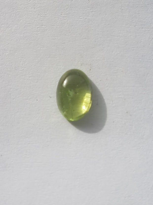 Pierres précieuses: Peridot Oval 1.0ct – Neuf avec emballage d'origine à zuerich par Jewlsdesign