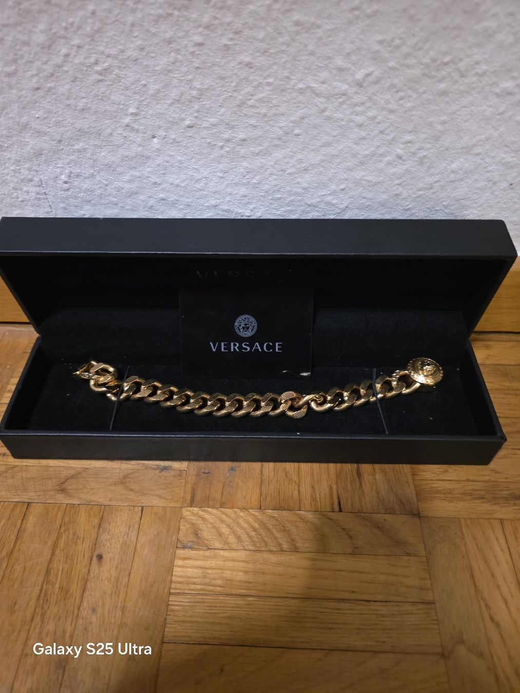 Versace Armbänder & -reifen: Bracelet Versace Medusa doré – Neu (gemäss Beschreibung) aus Meyrin von Babs17