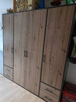 Kleiderschrank günstig abzugeben 