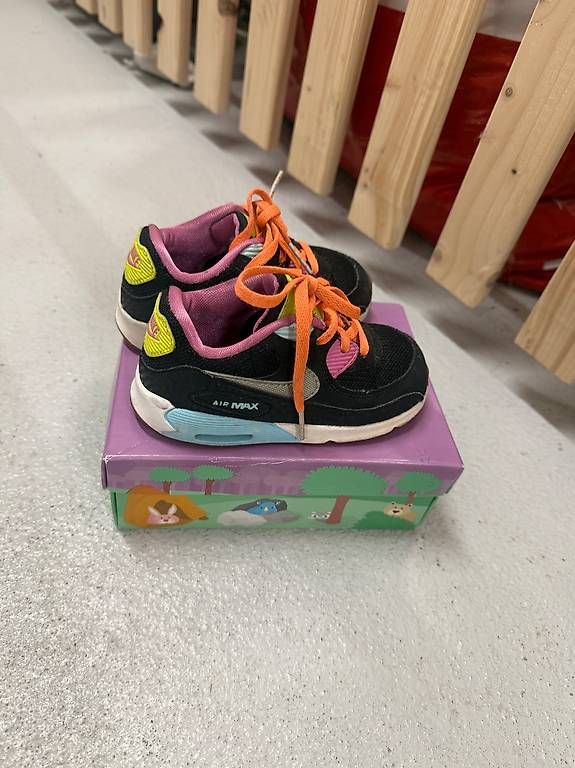 Nike Herrenschuhe: kinder Nike Schuhe – Gebraucht aus Gümligen von xifenglie