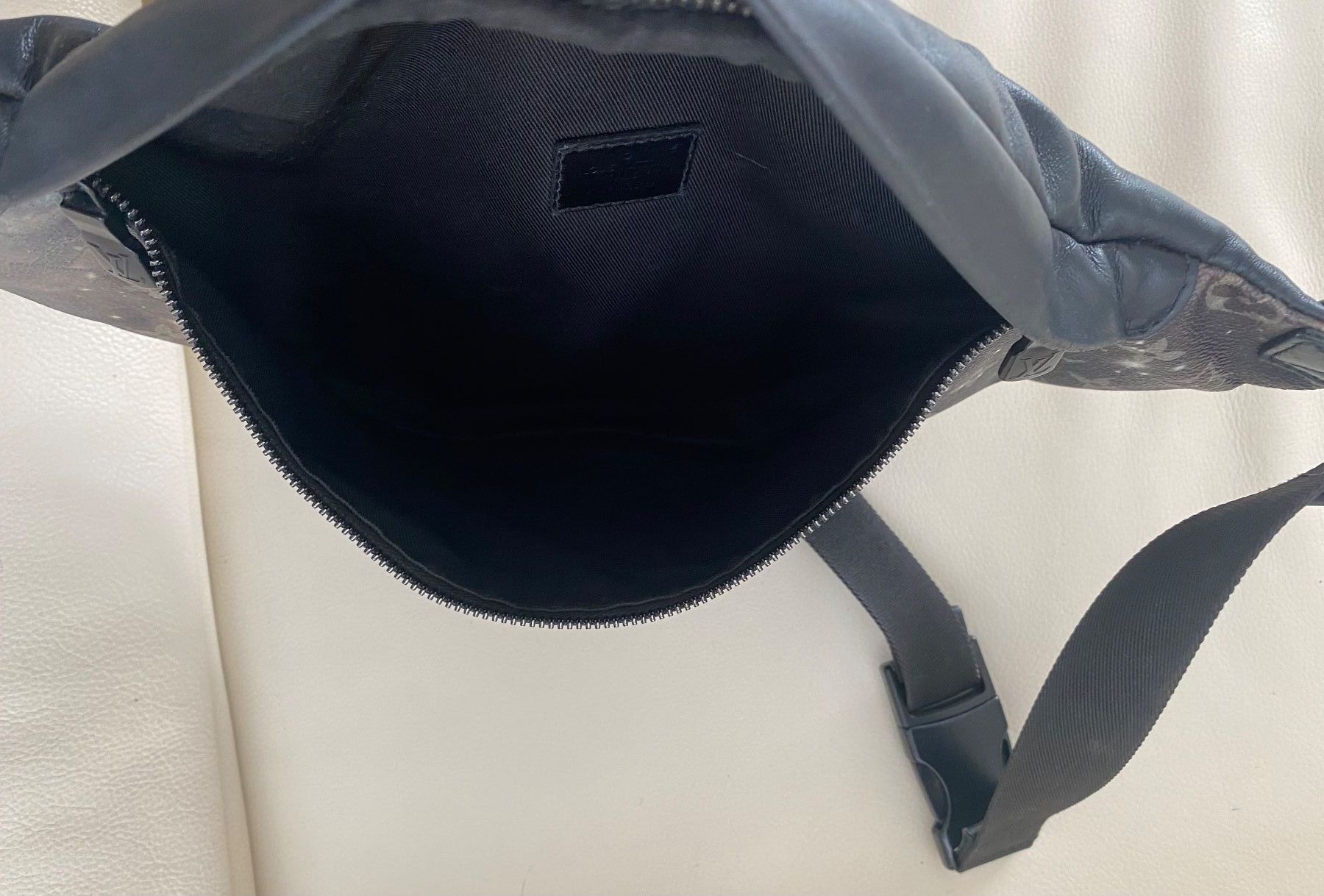 Louis Vuitton Sacs: EYECATCHER - LOUIS VUITTON Bumbag Monogram Galaxy – Neuf (Voir description) à Winkel par ferrari2022 9
