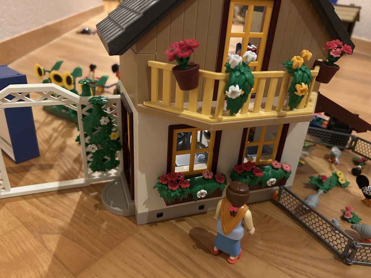 Playmobil Giocattoli: Playmobil-Bauernhaus – Usato da Lengnau AG venduto da Mefari 1