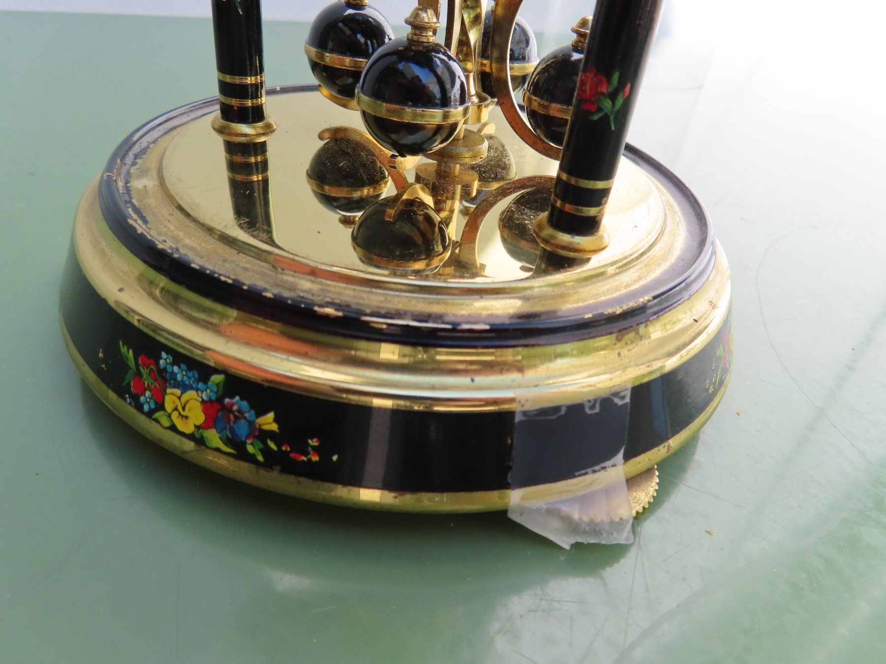 Pendules & Horloges murales: Schöne Hermle Uhr mit Drehpendel – D'occasion à Reinach BL par WBZ-Flohmarkt 6