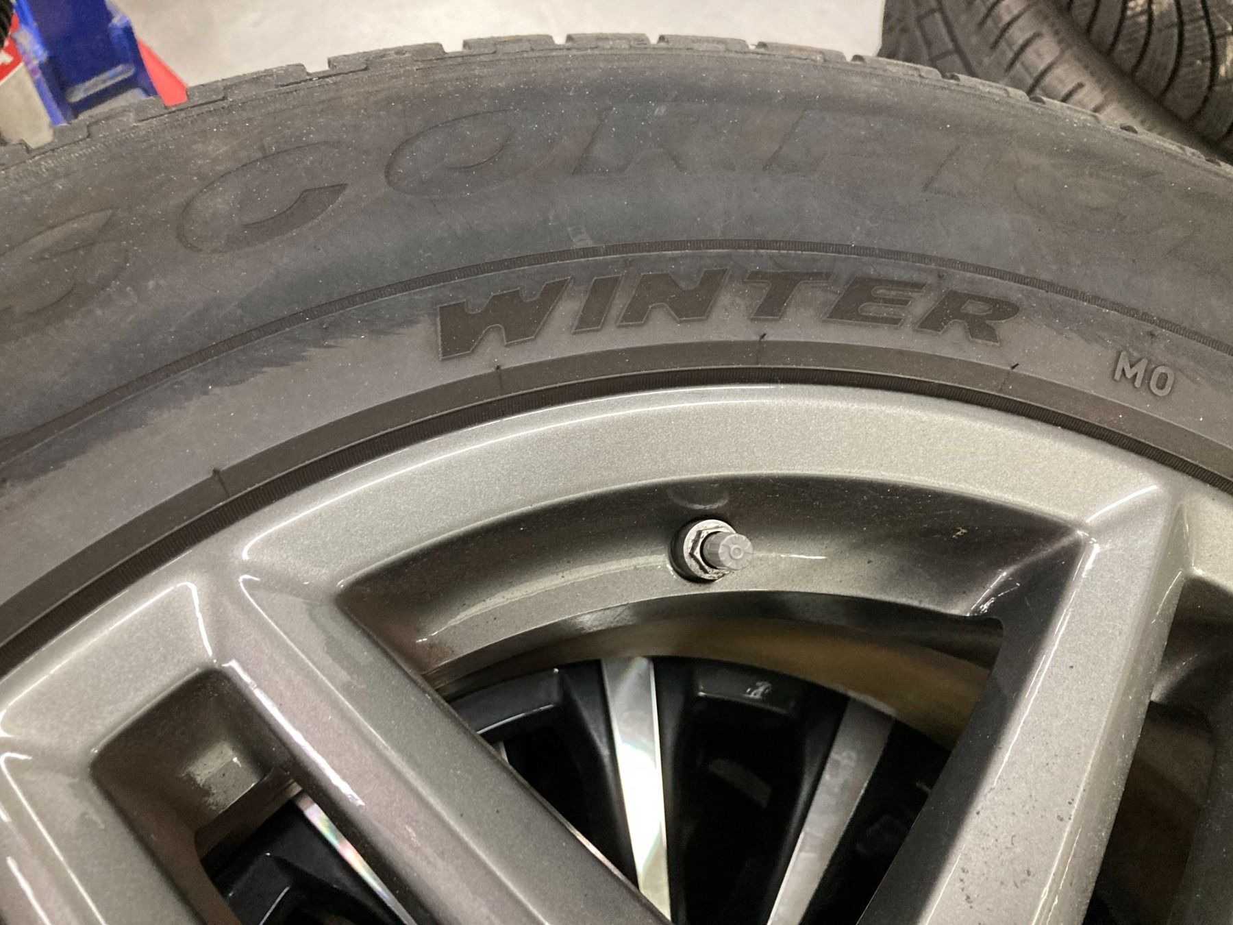 Audi Pneumatici & Ruote complete: Audi Q5 Winterräder 235/65R17 – Usato da Cham venduto da WB2223 4