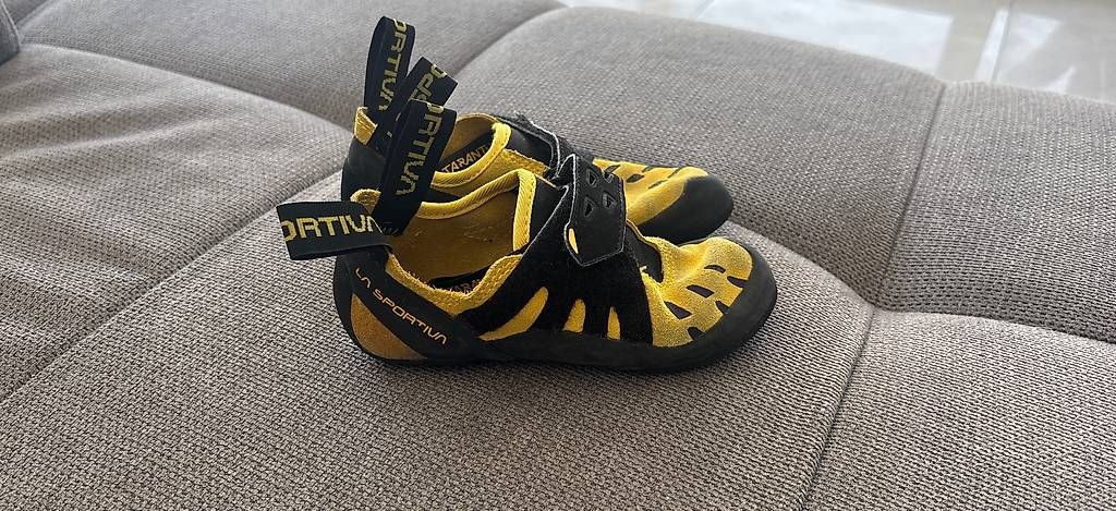 Scarpe da uomo: Kinder Kletterschuhe la Sportiva  – Usato da Luzern venduto da hub_xlz9