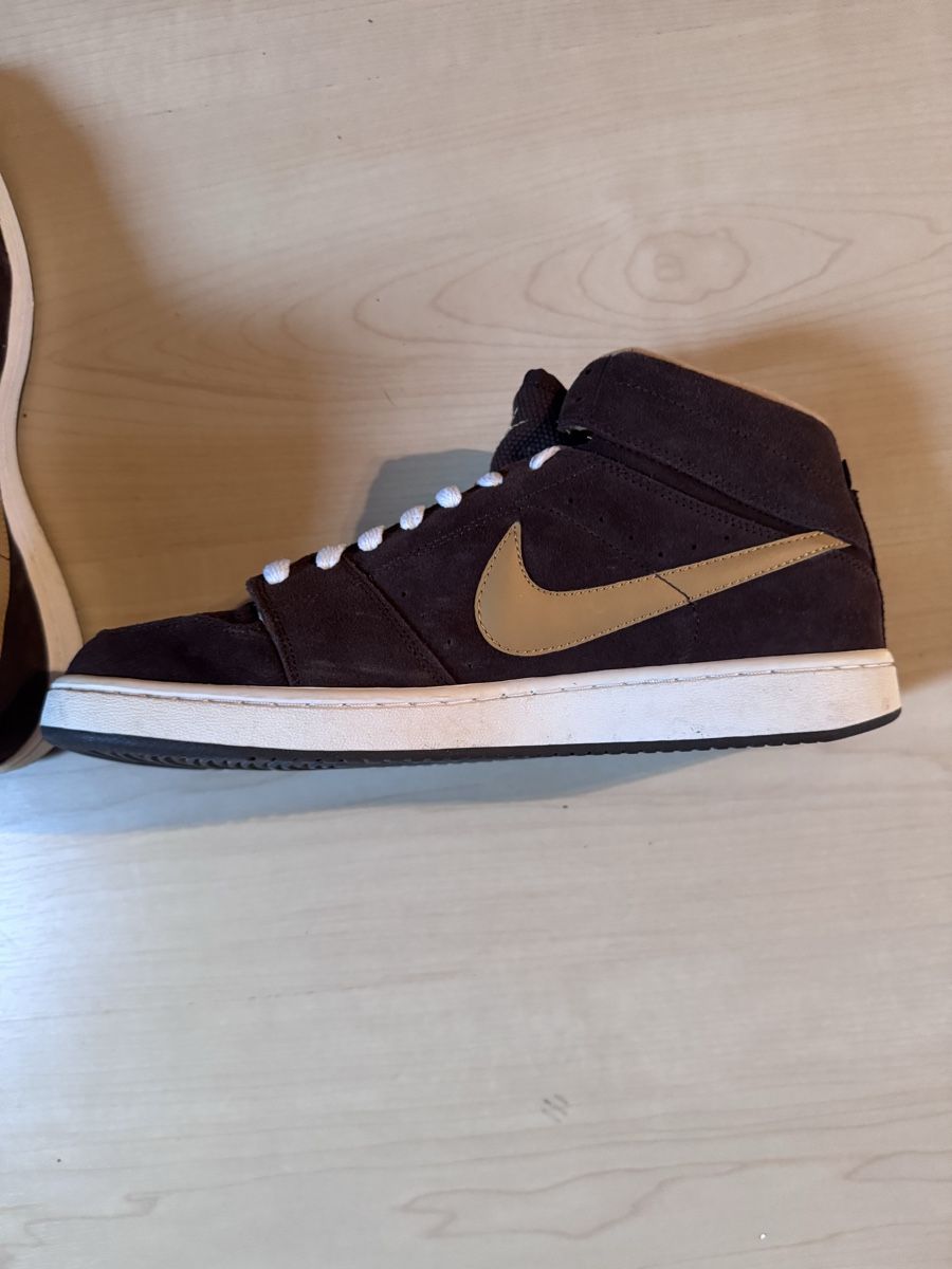 Nike Scarpe da uomo: Nike Schuhe, braunes Wildleder, Grösse 44 – Usato da Bäretswil venduto da clothes-freak 1