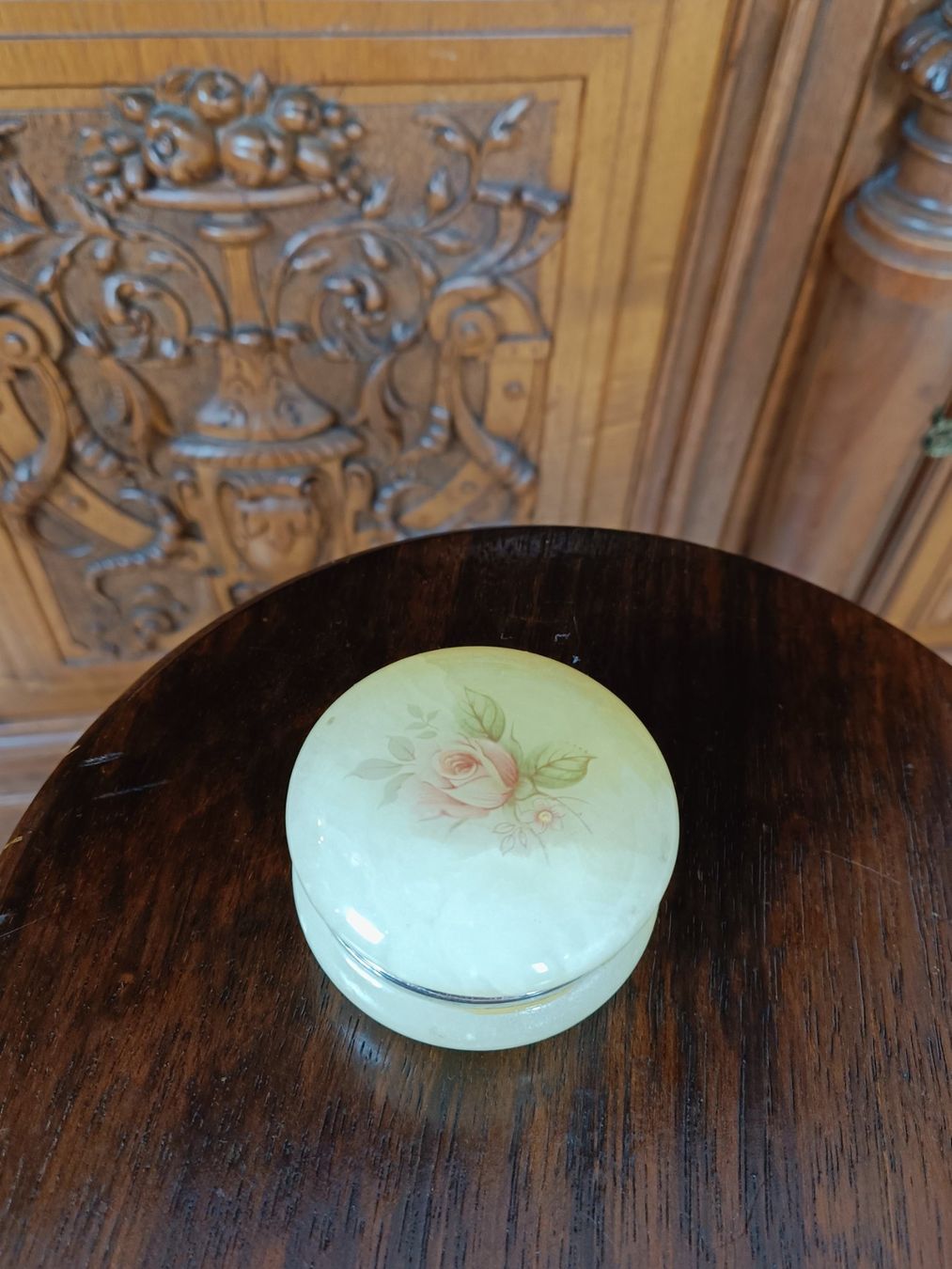Barattoli: Antike Onyx-Schatulle Handbemalte Rose – Usato da Steffisburg venduto da ZeitReise_