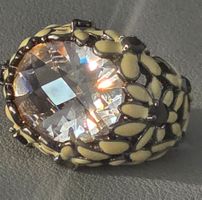 Ring mit grossem Zirkonia Stein