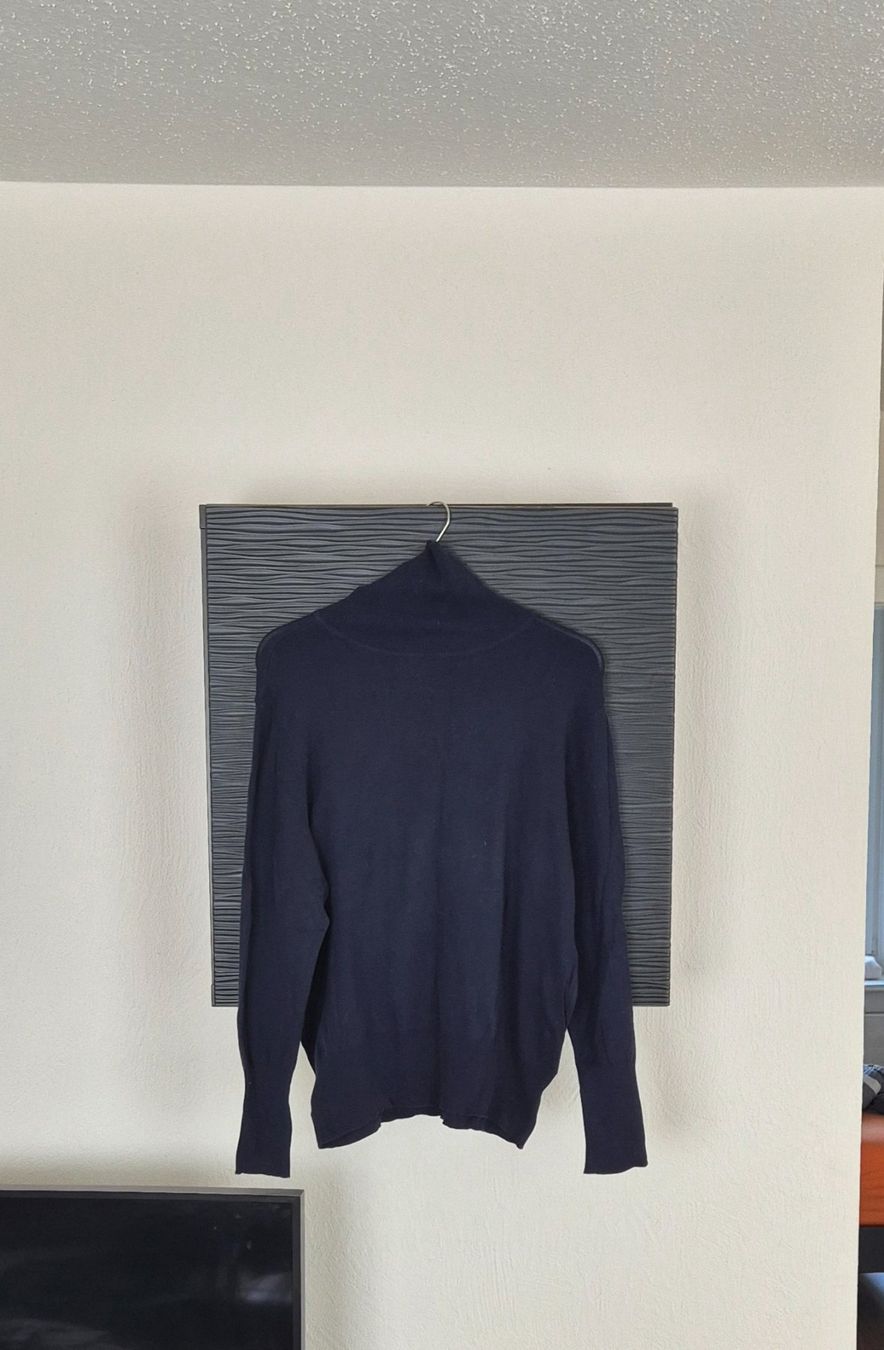 Maglioni & Felpe: Dunkelblauer Rollkragenpullover von Yessica, Grösse L – Usato da Stein am Rhein venduto da Lav1