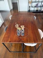 Tisch & 4 Stühle