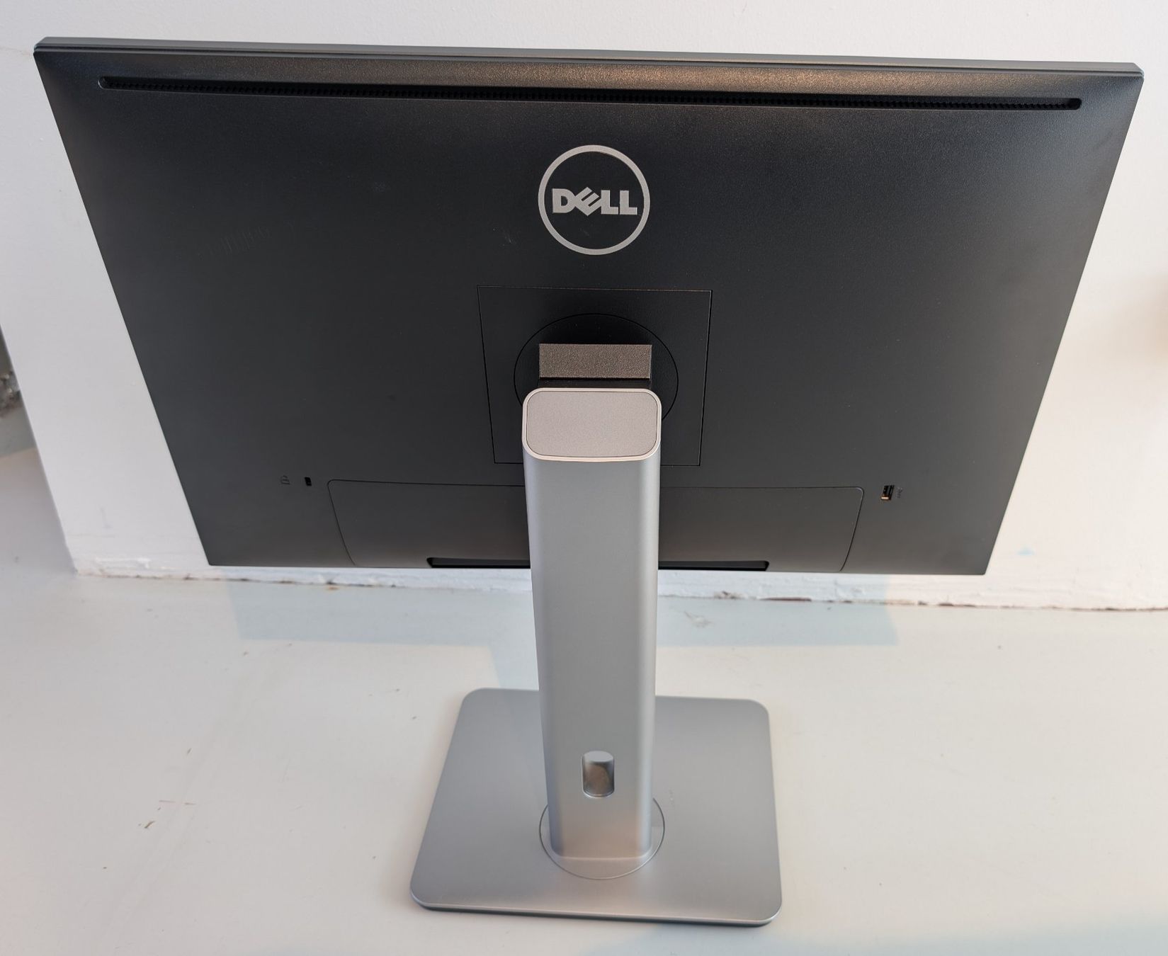 Dell Monitor: DELL U2415b 24" Monitor – Usato da Dietlikon venduto da ComdatAG 2
