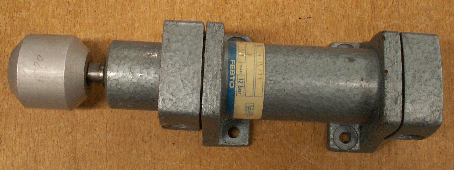 Festo Altri prodotti elettronici: vérin pneumatique Festo 35-70 – Usato da Attalens venduto da Gmsa68