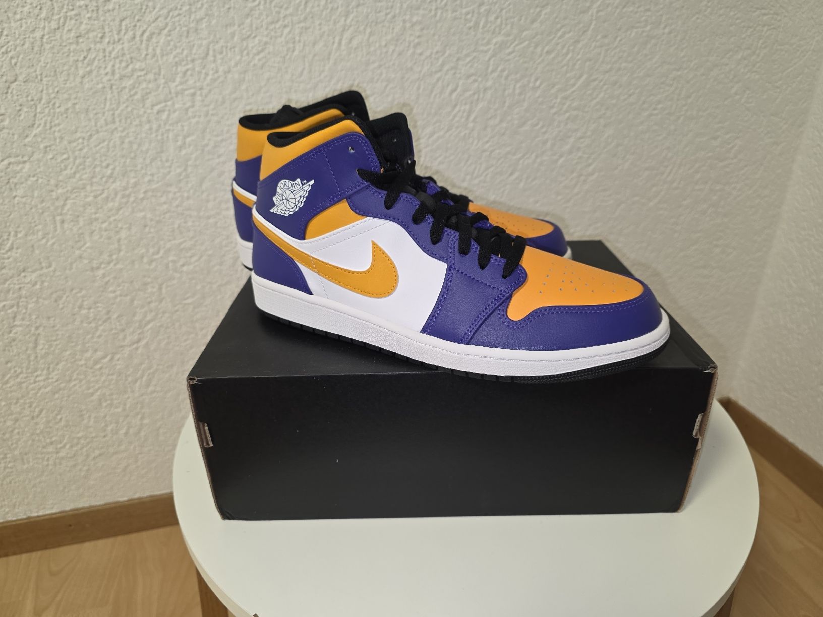 Jordan Scarpe da uomo: Jordan 1 Mid Lakers – Nuovo (secondo la descrizione) da Messen venduto da ste_bsk5 1